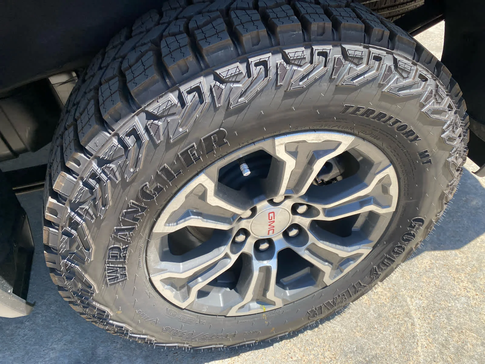 New 2026 Onyx Black GMC Pro image 24