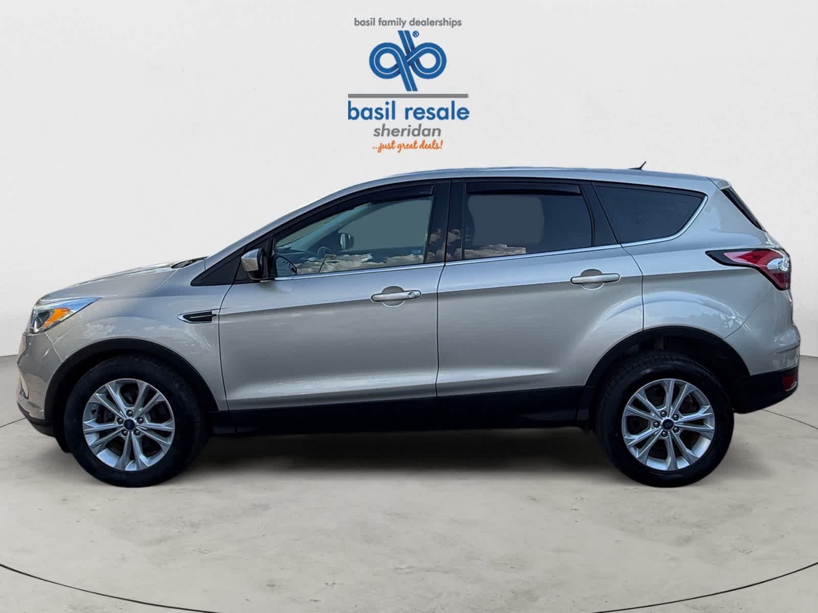 Used 2017 White Gold Ford SE image 3