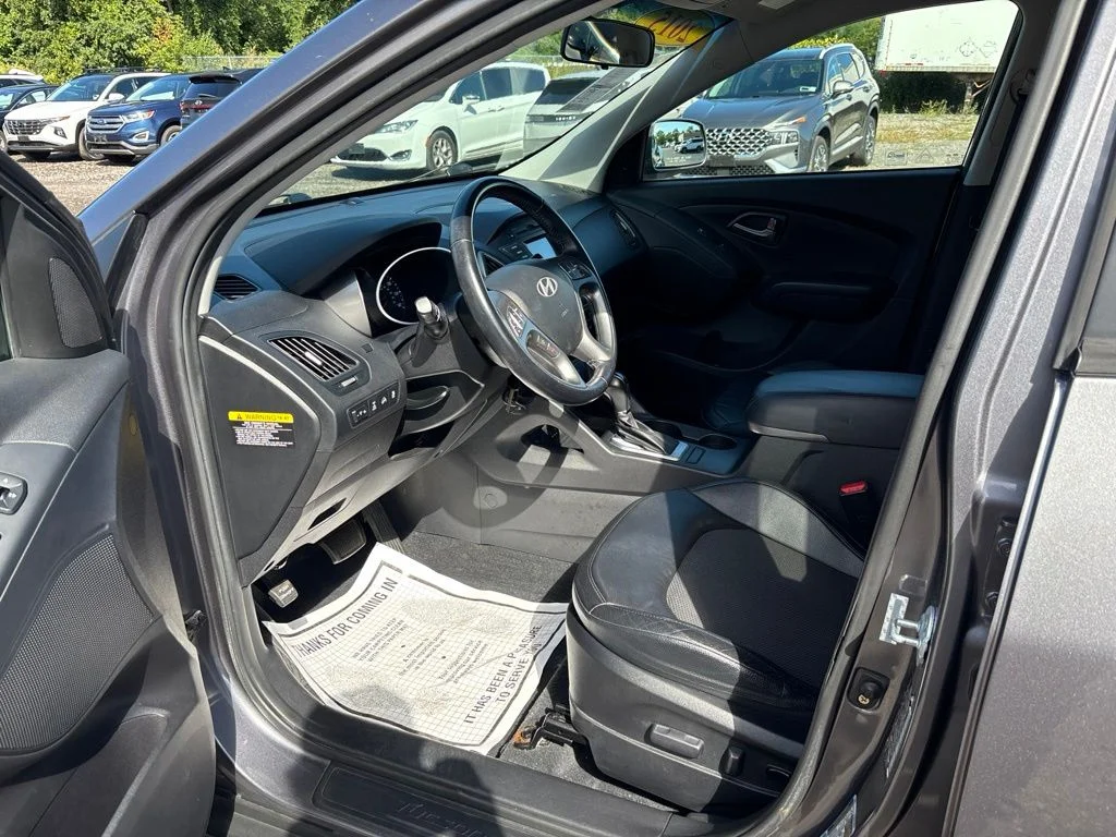 Used 2015 Gray Hyundai SE image 11