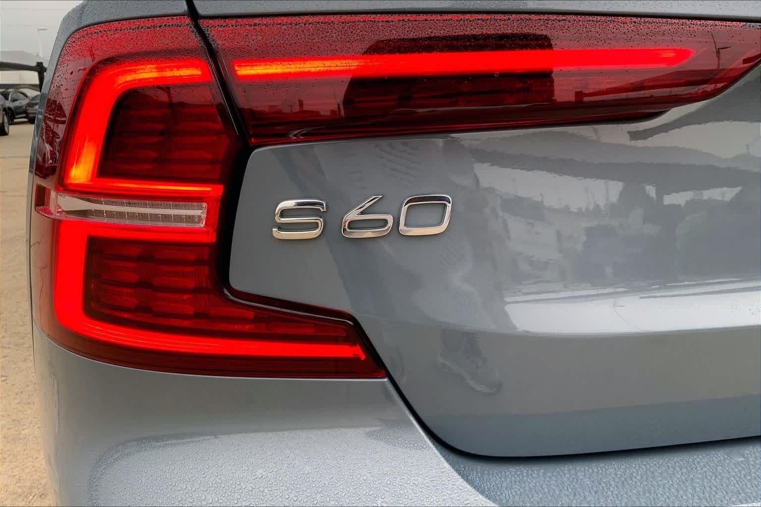 Used 2023 Thunder Grey Metallic Volvo Core Dark Theme image 30