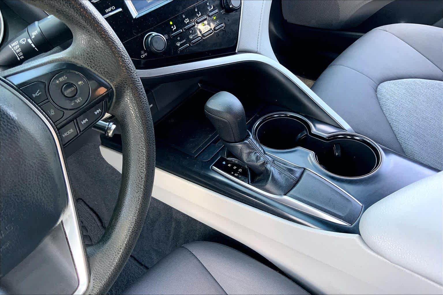 Used 2018 Super White Toyota LE image 16