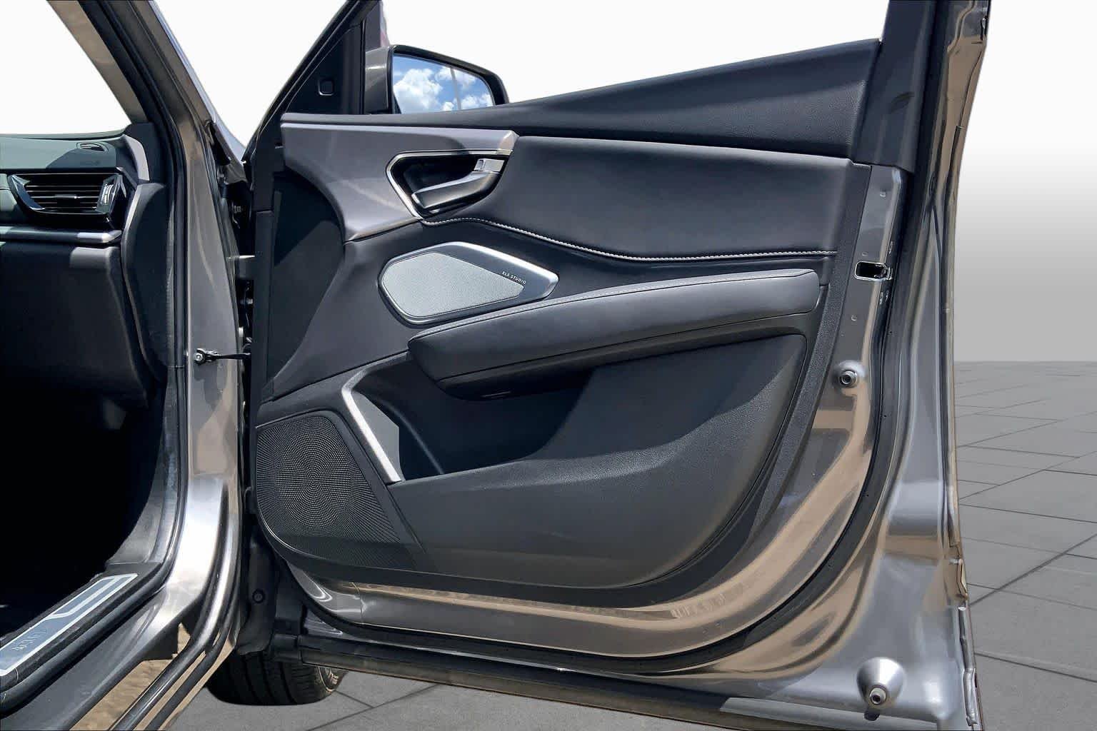 Used 2023 Liquid Carbon Metallic Acura w/Technology Package image 22