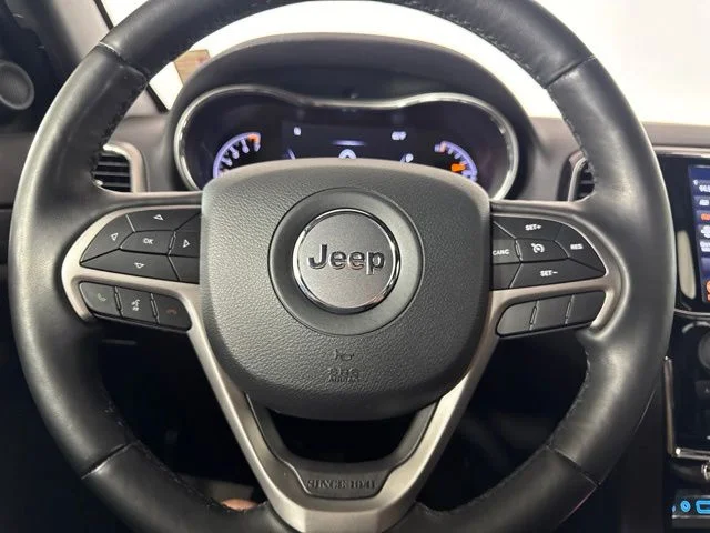 Used 2020 Billet Silver Metallic Jeep Laredo image 19