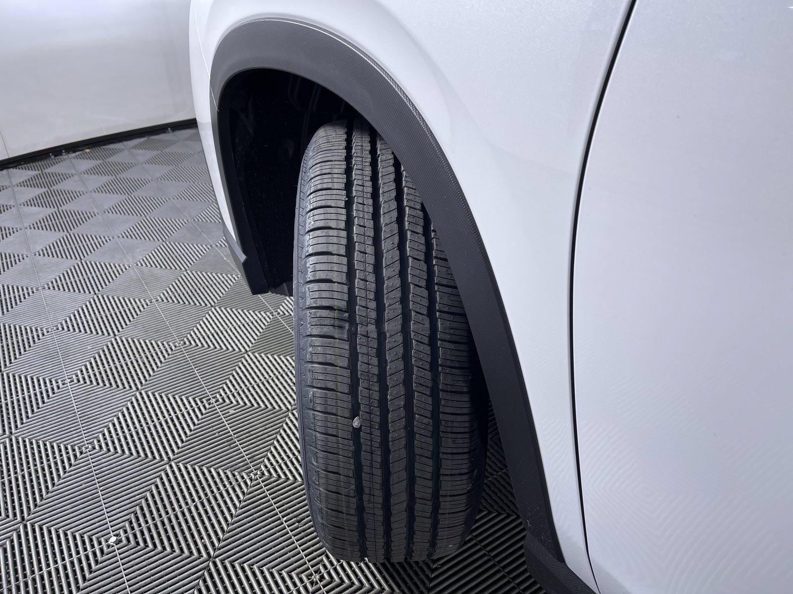 Used 2026 Crystal White Pearl Subaru Premium image 25