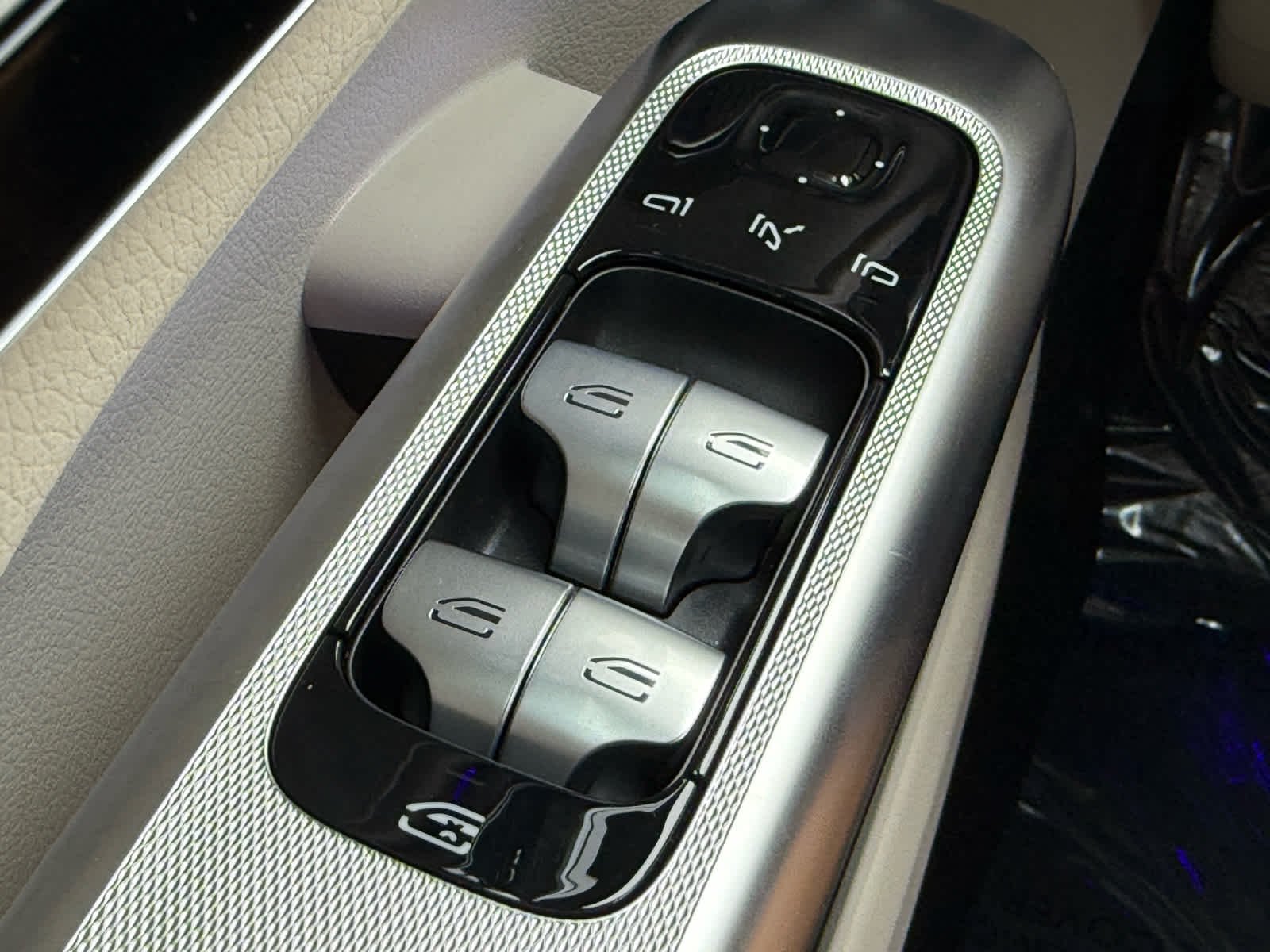 Used 2026 MANUFAKTUR Moonlight White Metallic Mercedes-Benz GLC 350e image 22