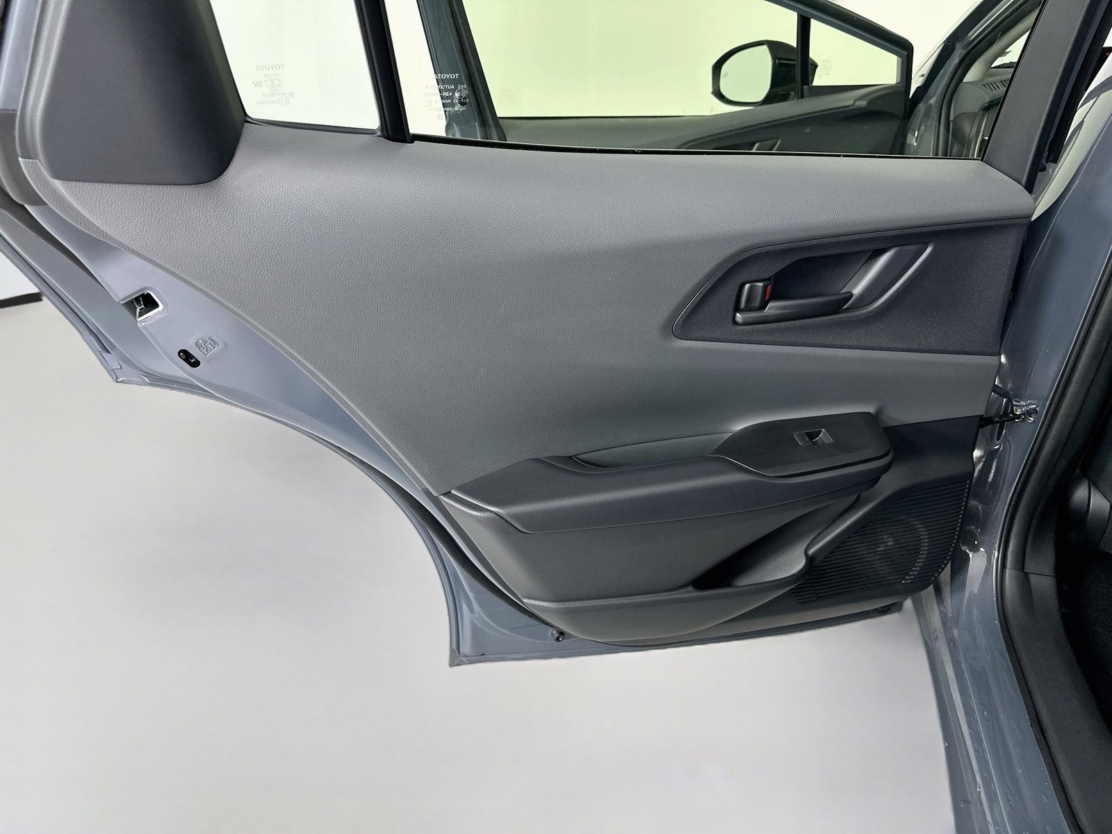 2026 Toyota Prius LE - Photo 27