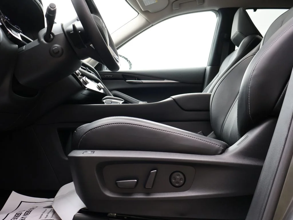 Used 2025 Gray INFINITI Sensory image 40
