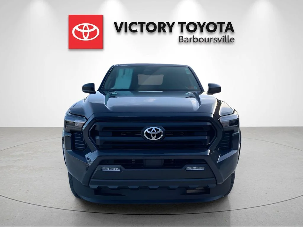 Used 2025  Toyota SR5 image 8