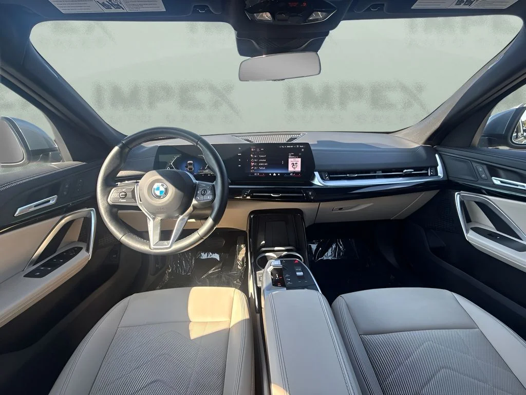 Used 2025 Gray BMW xDrive28i image 12