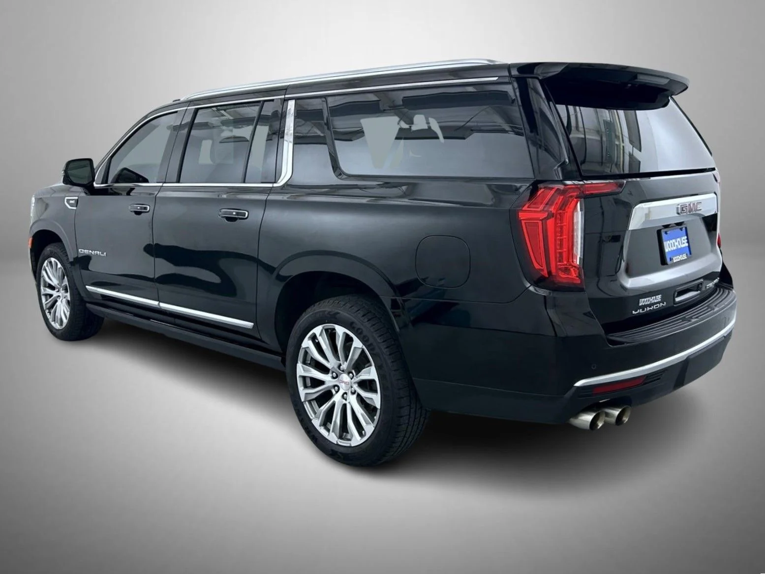 Used 2022 Black GMC Denali image 7