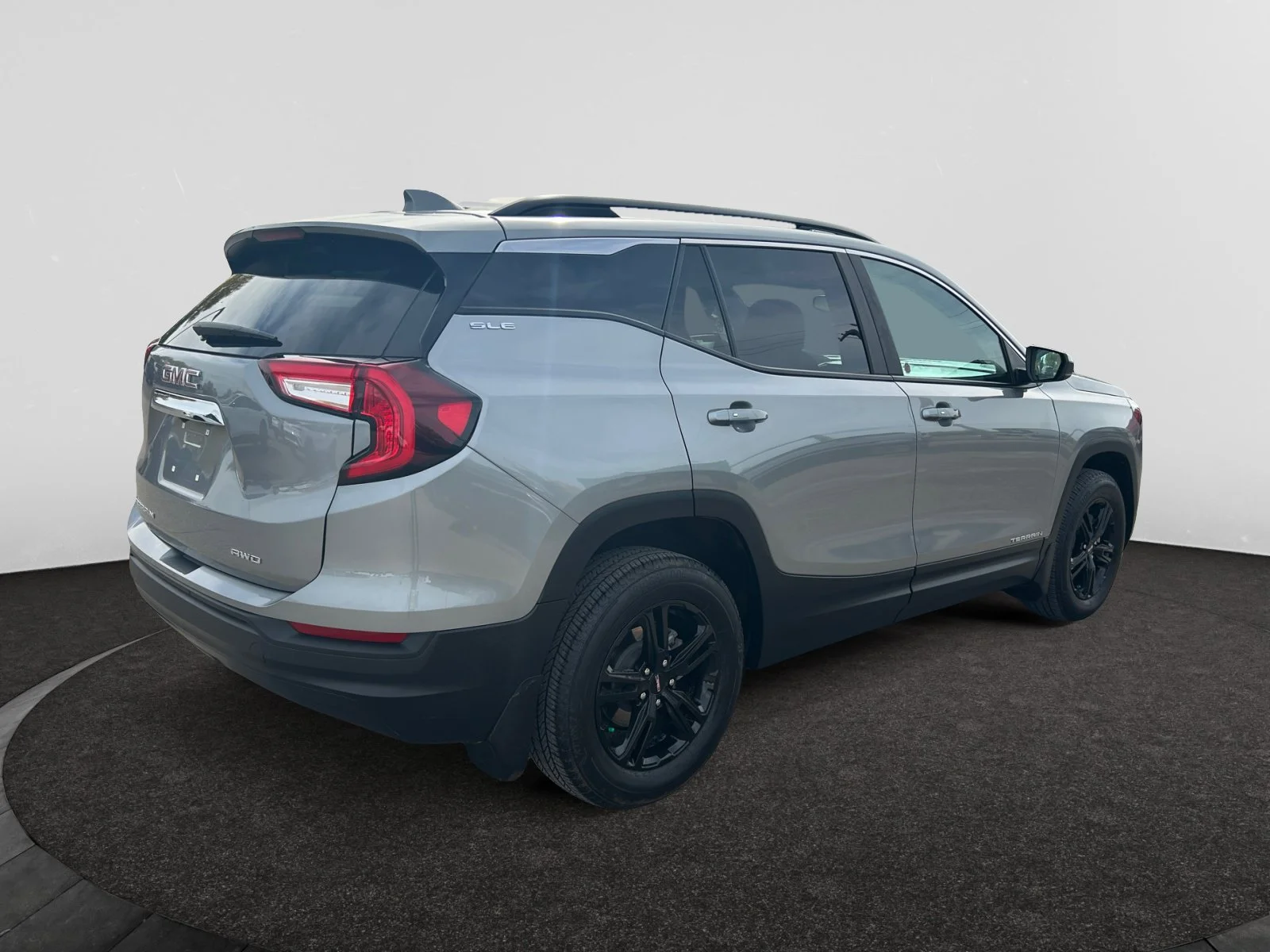 Used 2024 STERLING METALLIC GMC SLE AWD image 5