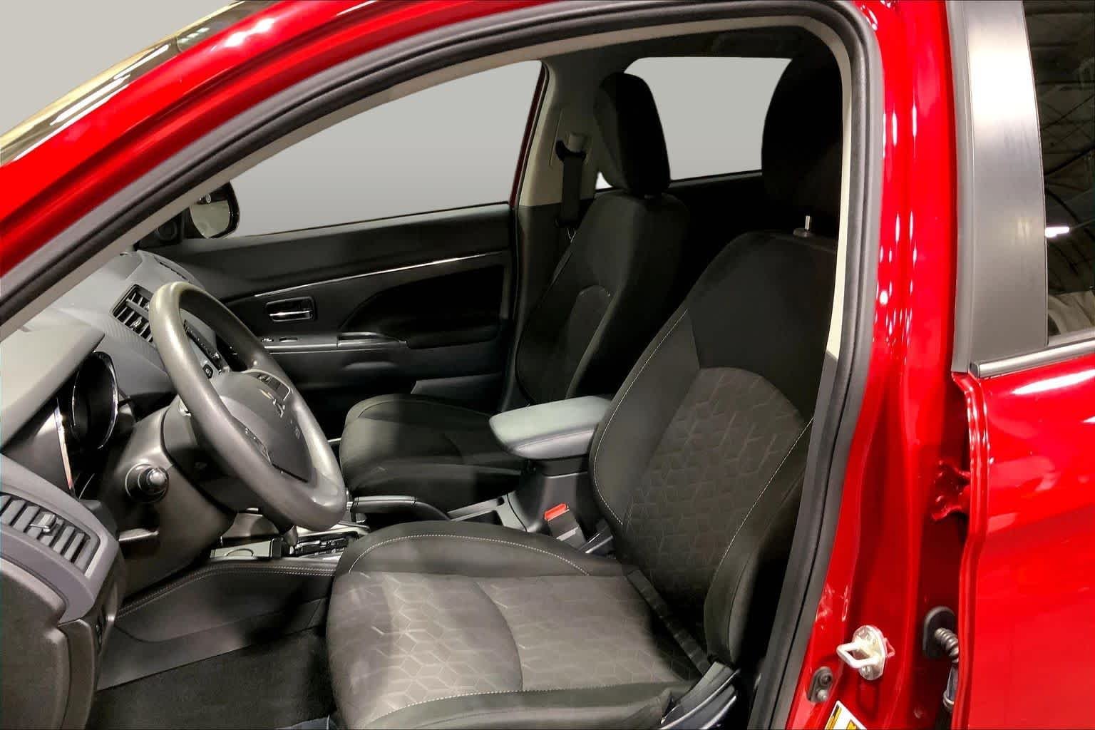 Used 2022 Red Diamond Mitsubishi ES image 8