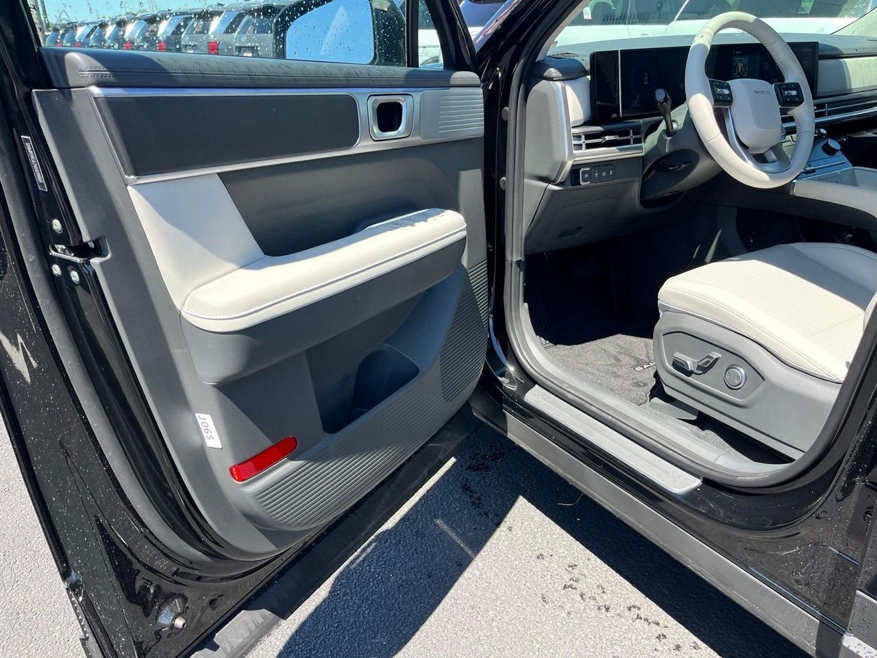 New 2027 Black Hyundai SEL FWD image 15