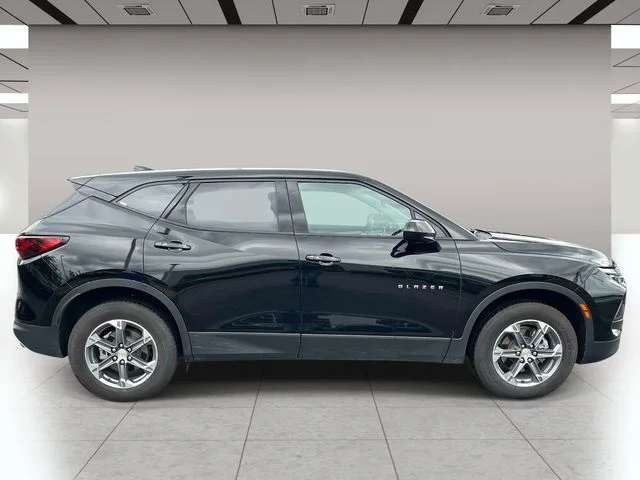 Used 2025 Black Chevrolet LT image 2