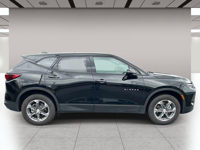 Used 2025 Black Chevrolet LT image 2