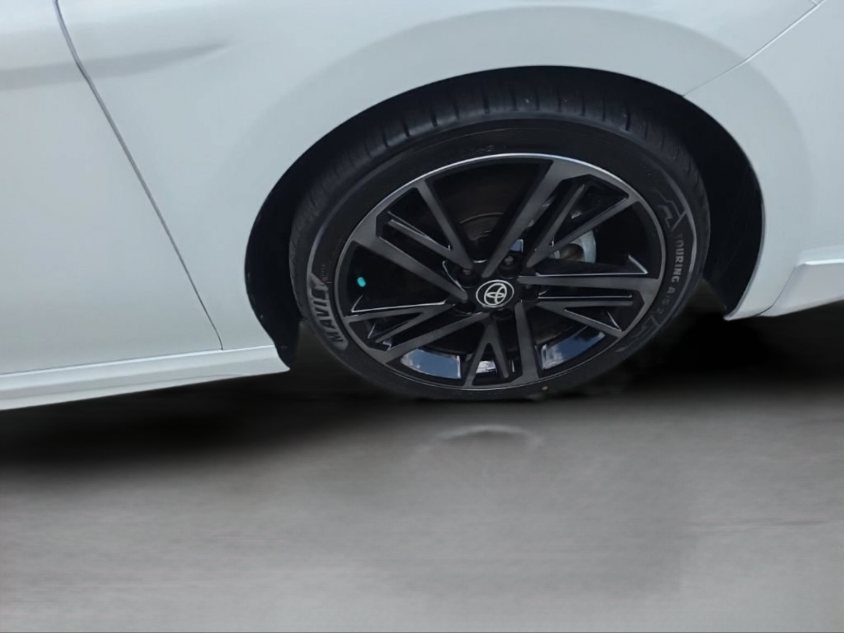 Used 2025 Off-white Toyota XSE image 34
