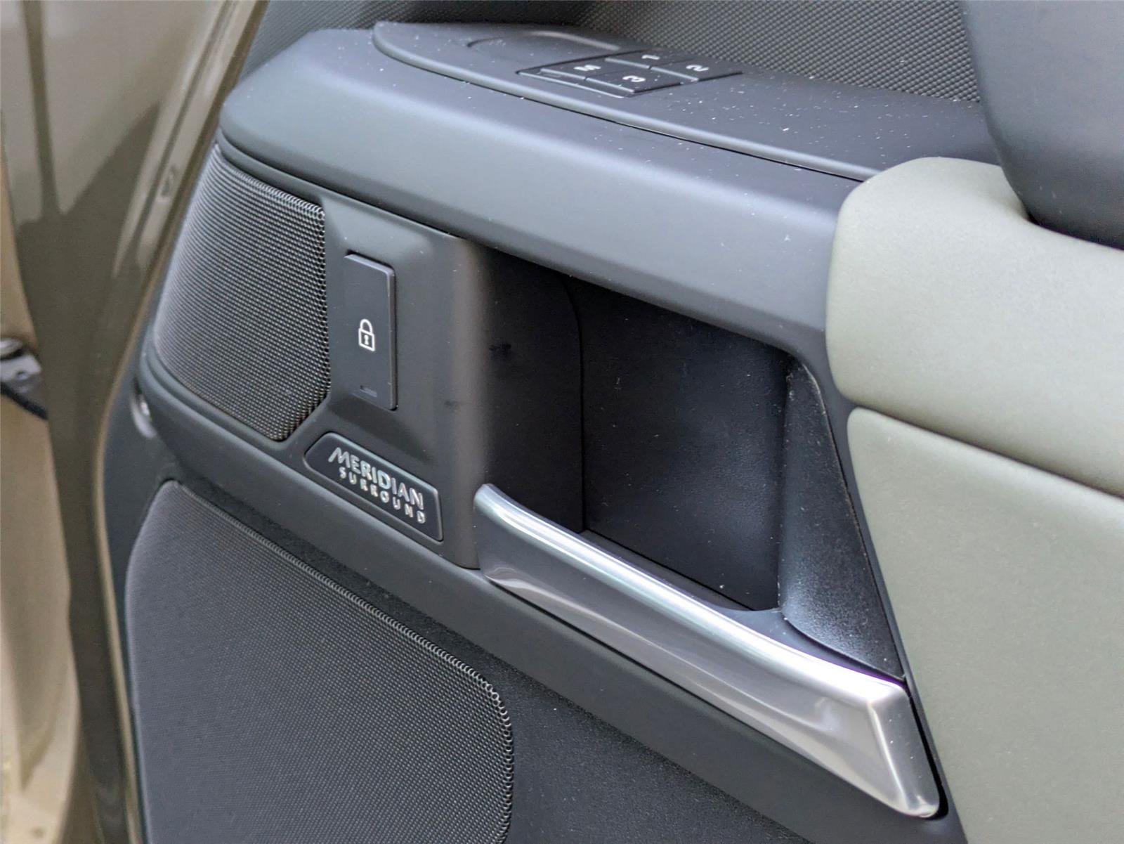 Used 2026 Gondwana Stone Metallic Land Rover X-Dynamic SE image 34