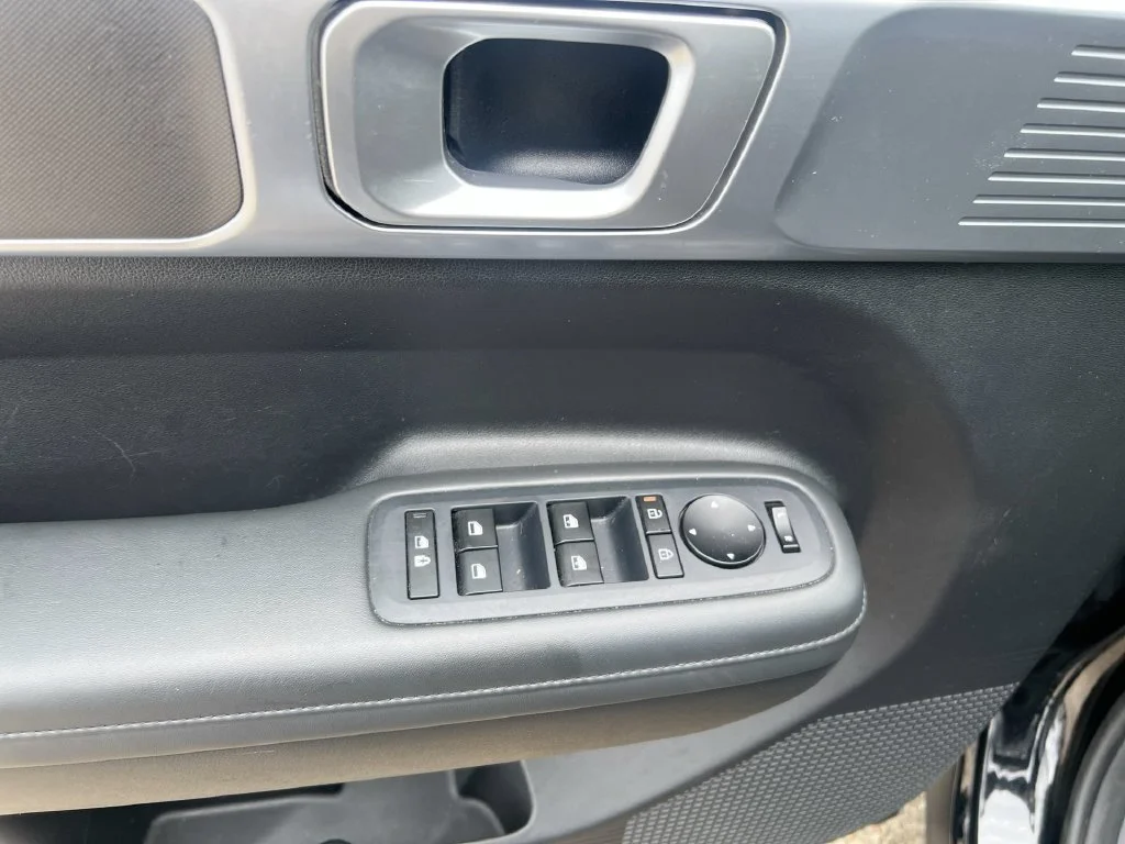 Used 2024 Black Hyundai SEL image 15