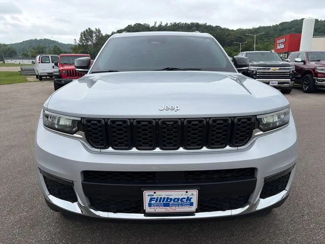 Used 2024 Silver Zynith Jeep Limited image 11