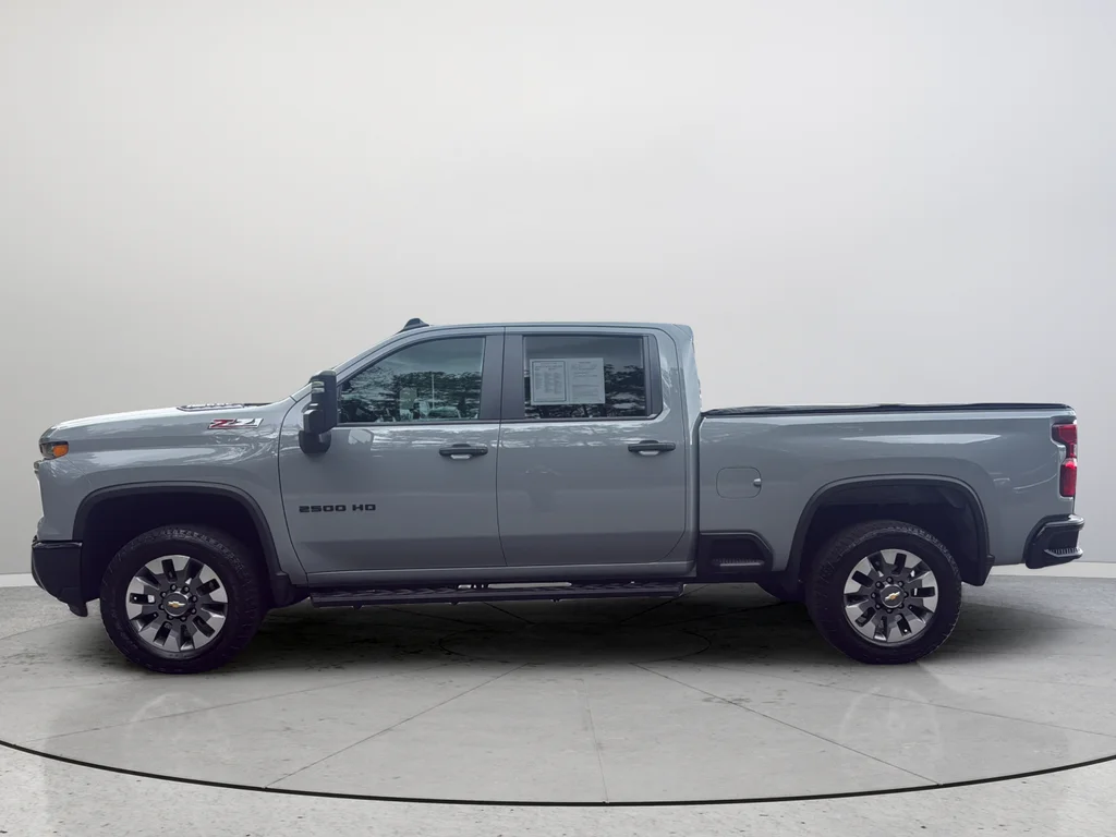 Used 2024 Gray Chevrolet Custom image 10