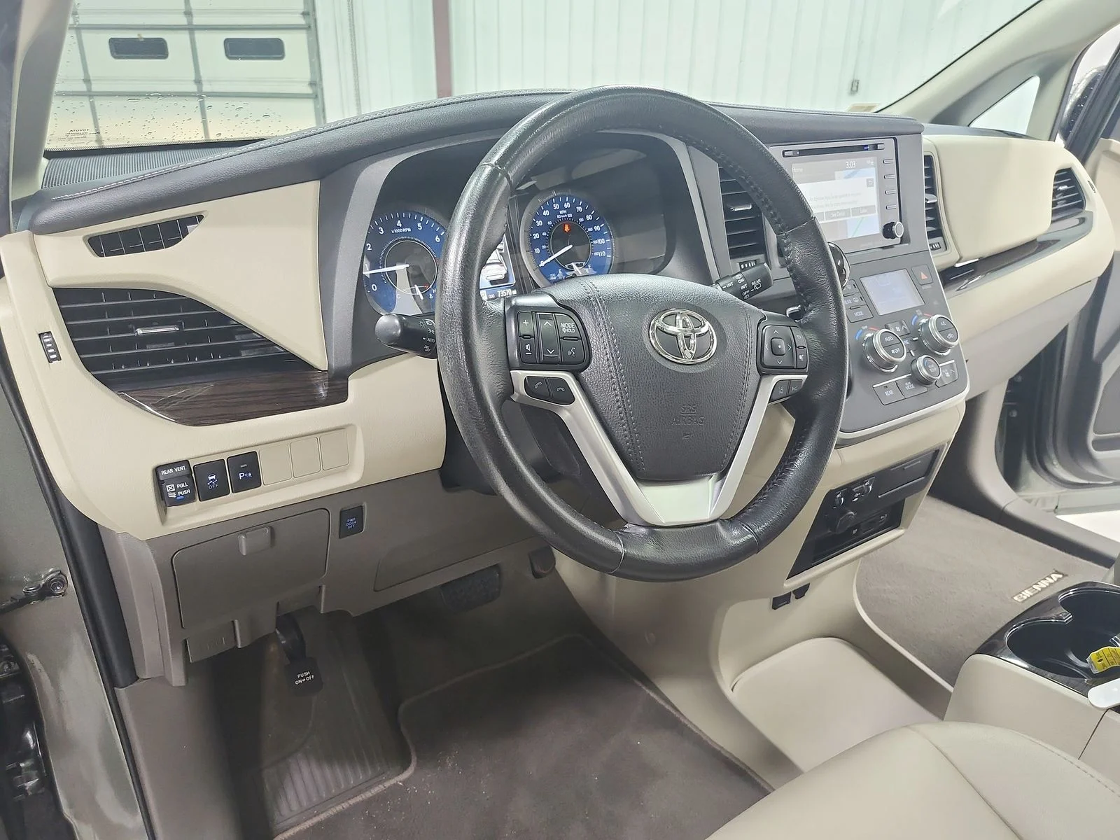 Used 2020 Green Toyota XLE Premium image 19
