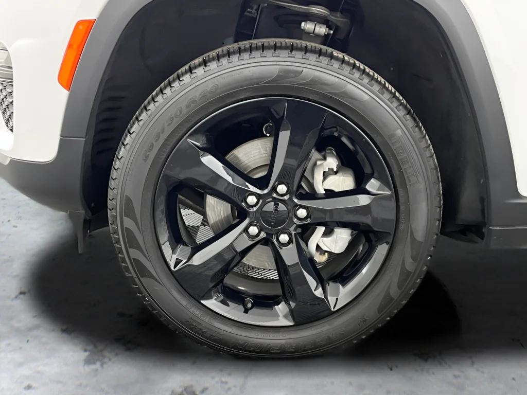 Used 2024 White Jeep Limited image 27