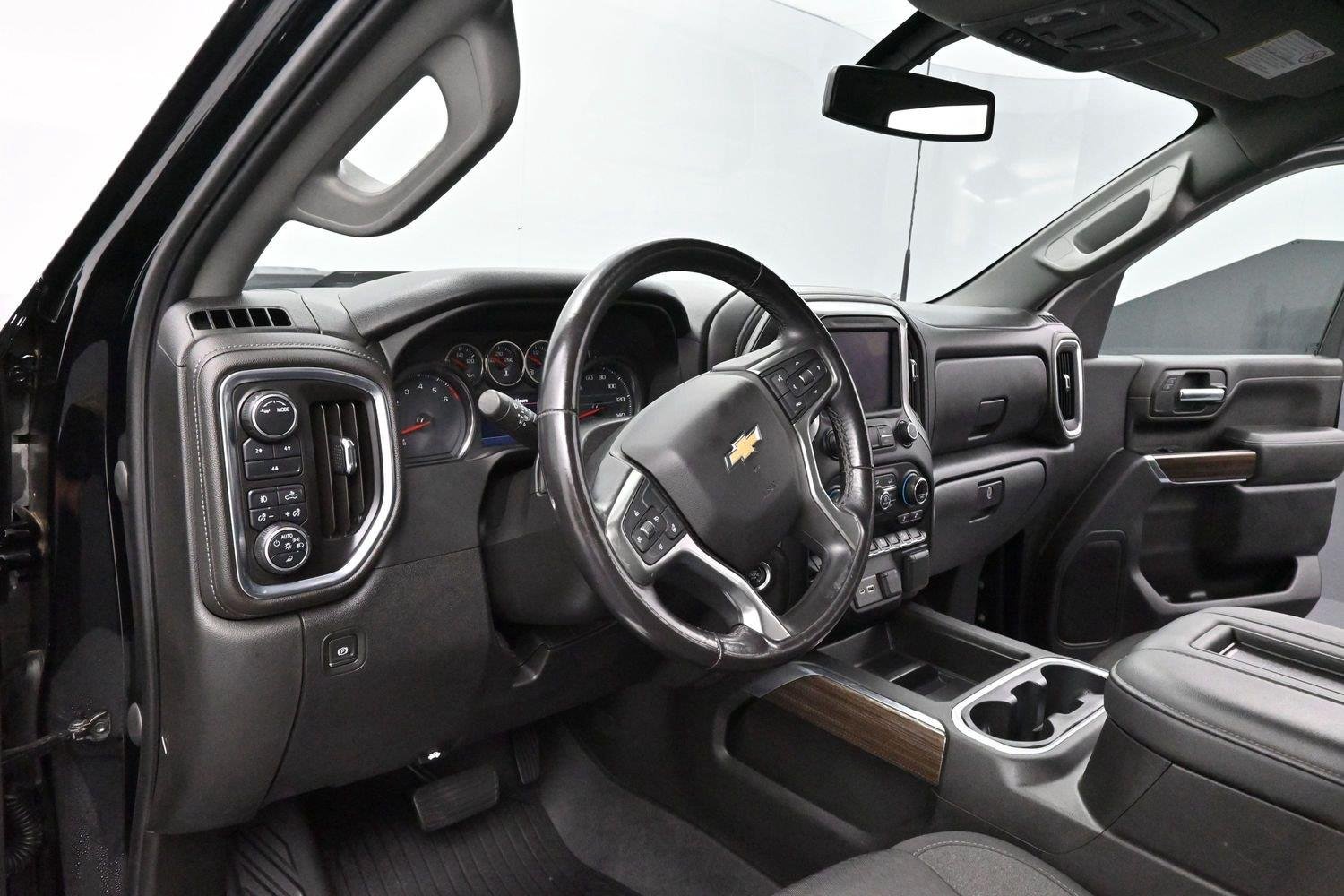 Used 2020 BLACK Chevrolet LT image 16