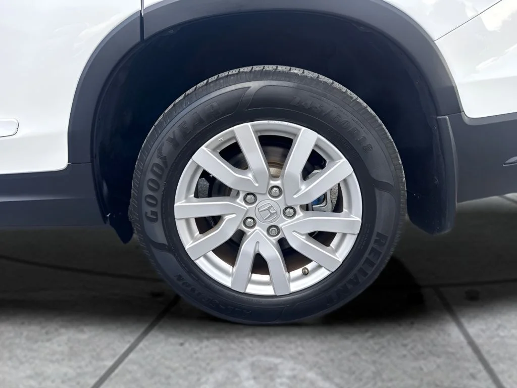 Used 2020 White Honda LX image 26