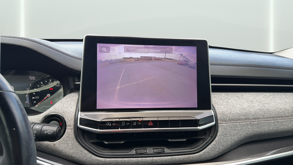 Used 2022 Silver Jeep Latitude Lux image 23