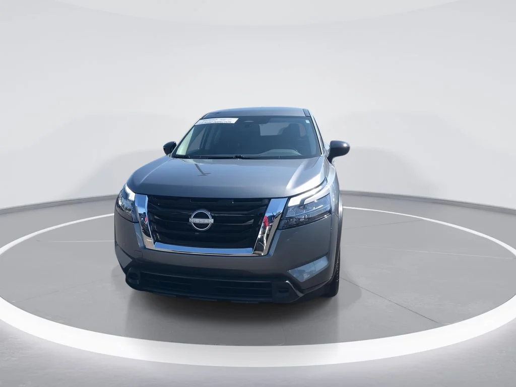 Used 2024 Gray Nissan S image 3