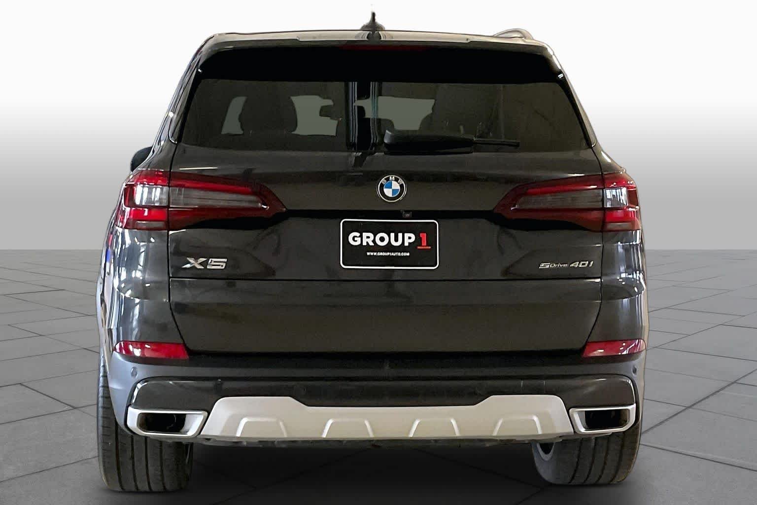 Used 2023 Dark Graphite Metallic BMW sDrive40i image 4