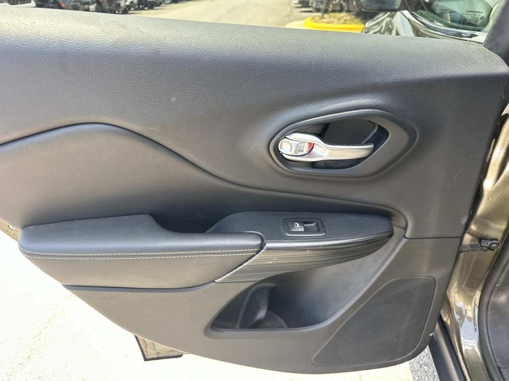 Used 2016 Green Jeep Limited image 16