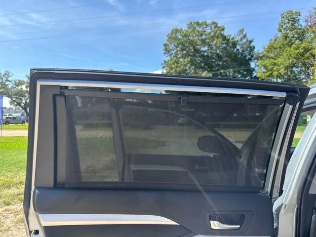 Used 2019 Silver Toyota XLE image 25