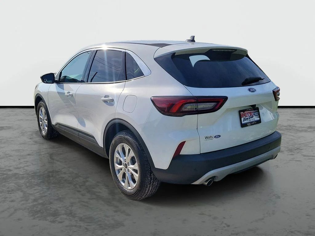 Used 2023 White Ford Active image 3