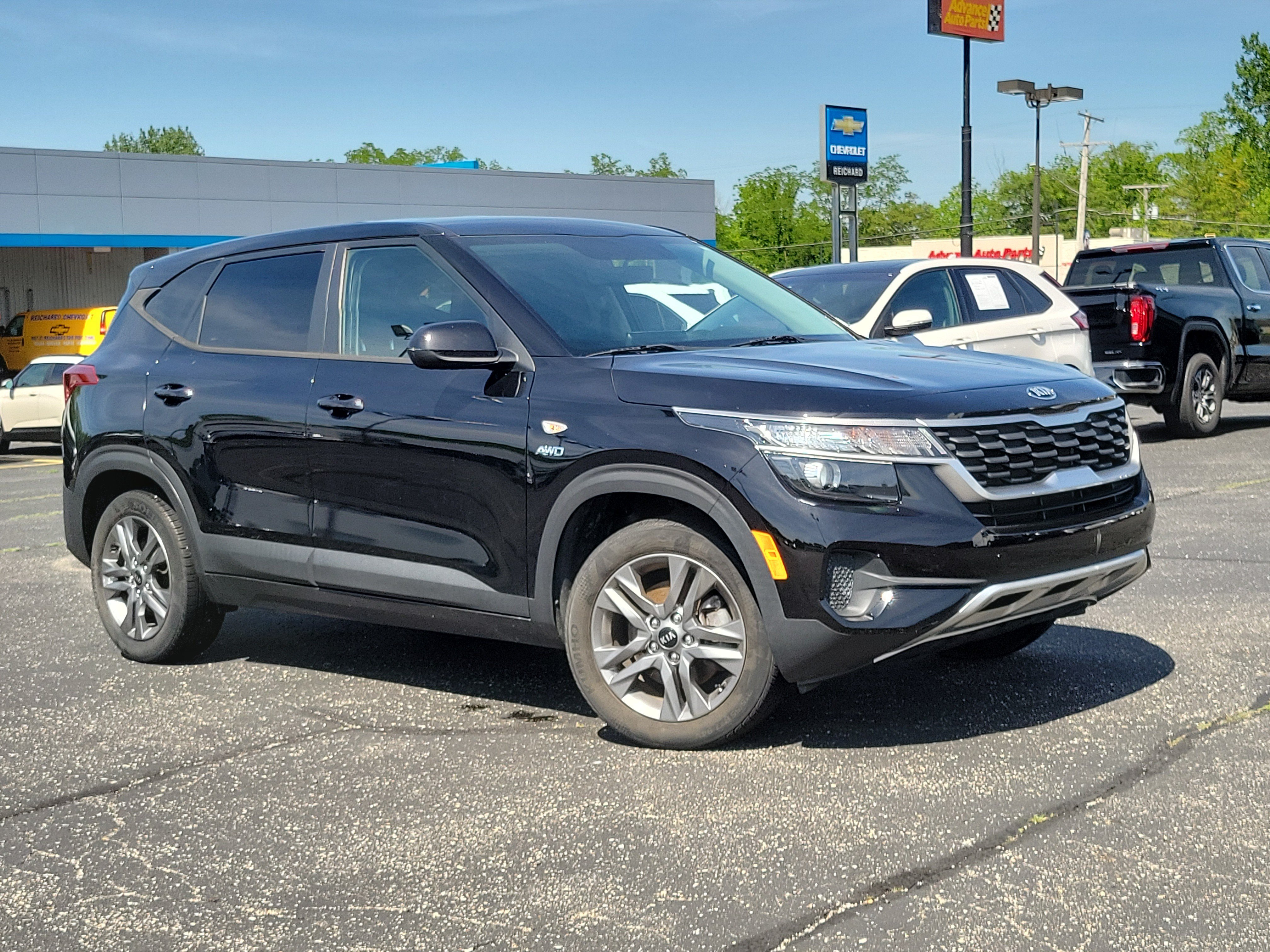 Used 2021 Black Kia LX image 31