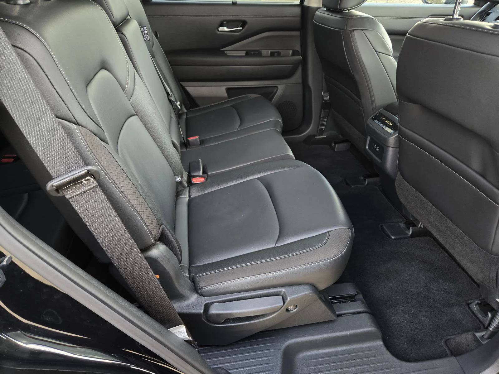 2025 Nissan Pathfinder SL - Photo 27