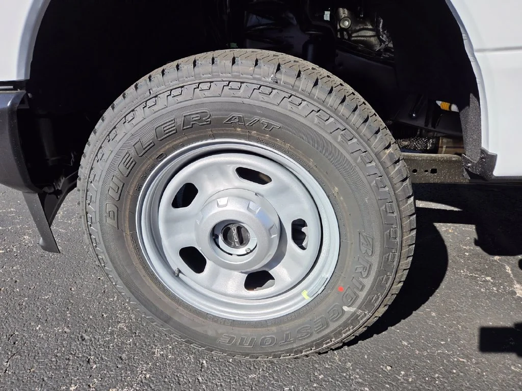 New 2027 Oxford White Ford F-350® XL image 22