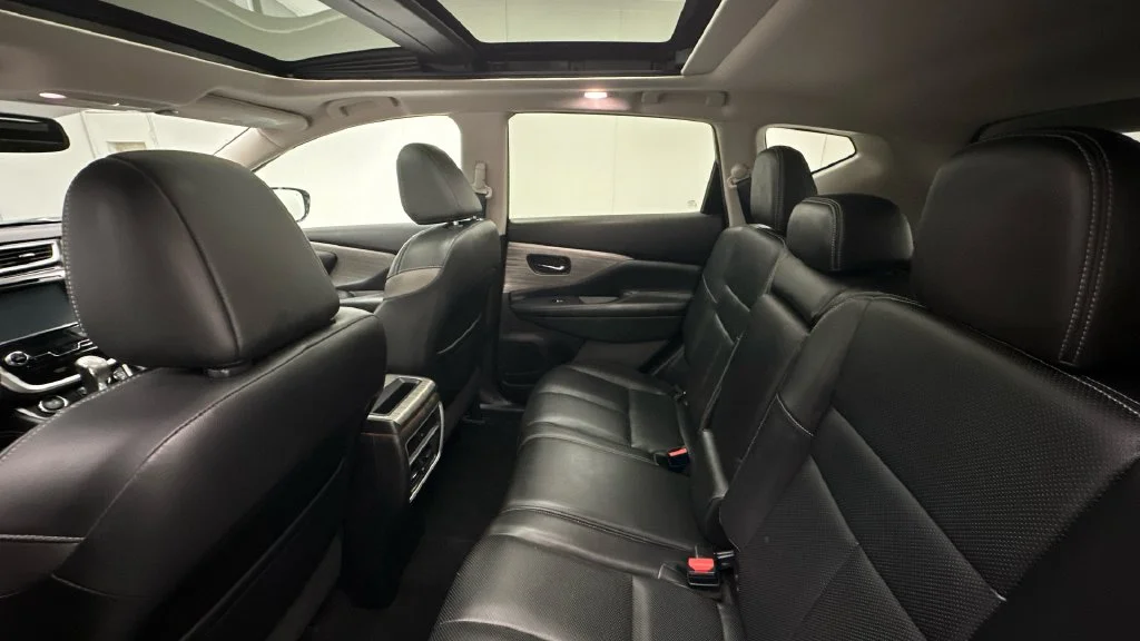 Used 2016 Gray Nissan SL image 10