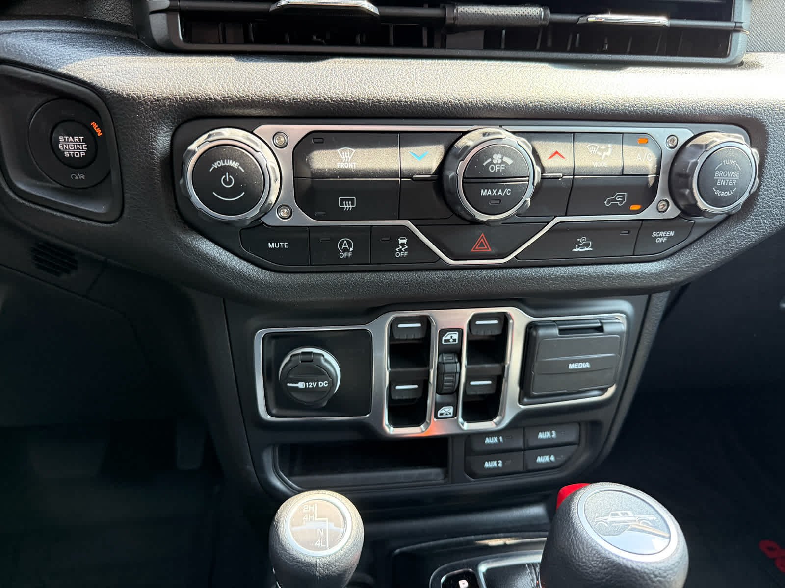 Used 2025 Granite Crystal Metallic Clearcoat Jeep Nighthawk image 19