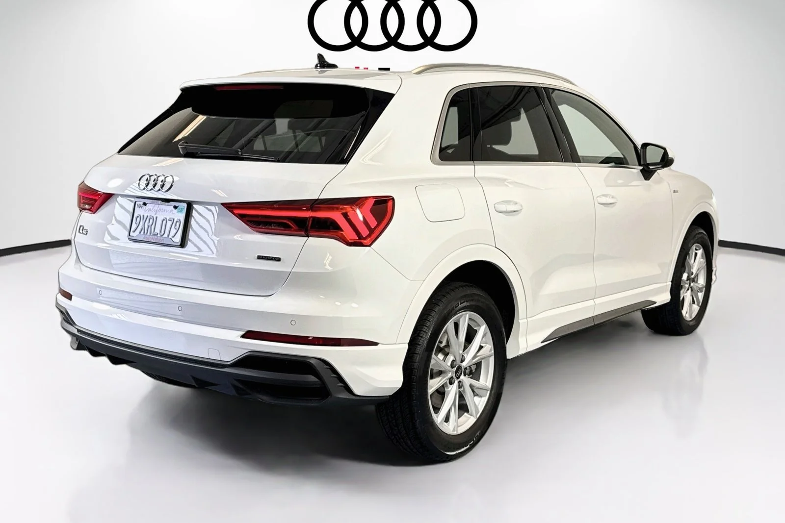 Used 2025 Arkona White Audi S line Premium image 5