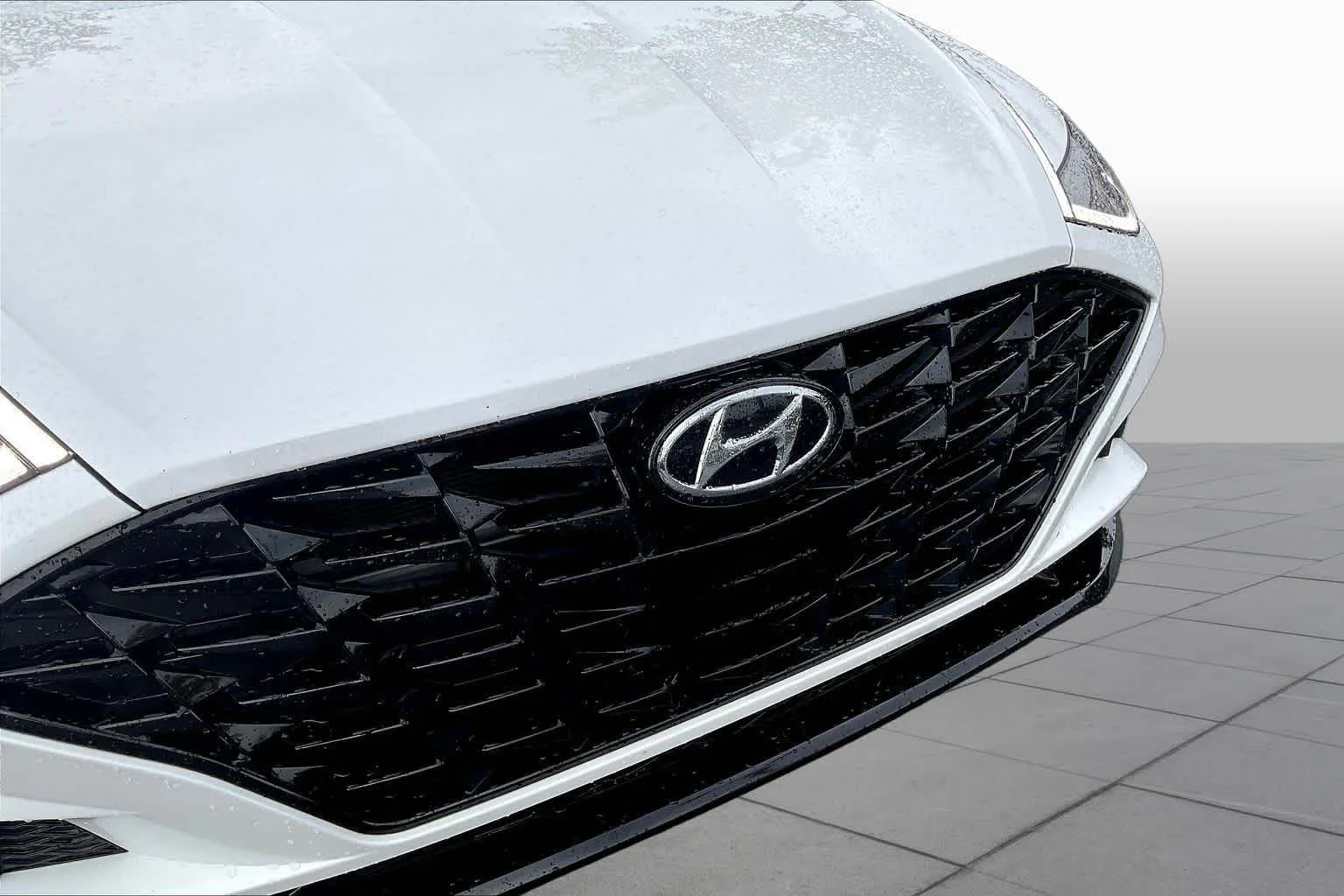 Used 2022 Quartz White Hyundai SEL image 29
