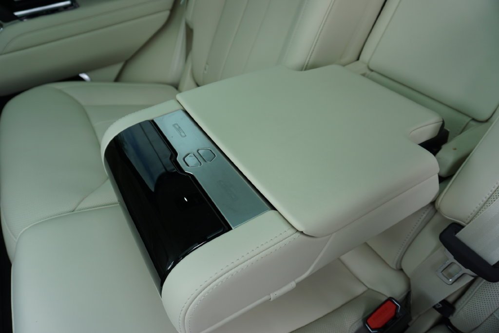 Used 2026 Fuji White Land Rover SE image 26