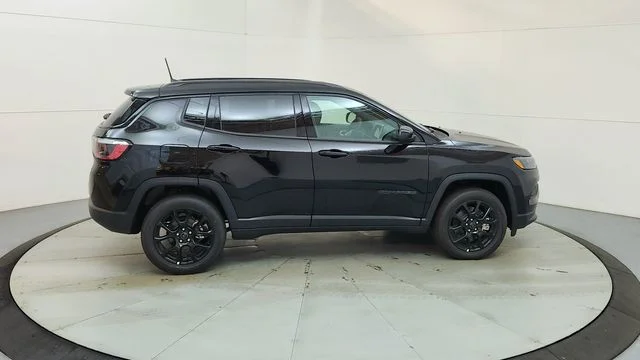 New 2026 Diamond Black Crystal Pearlcoat Jeep Latitude image 11