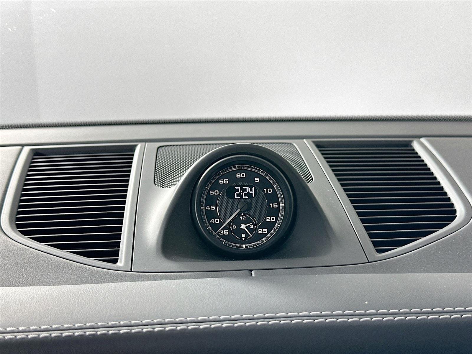 2024 Porsche Macan Base - Photo 30