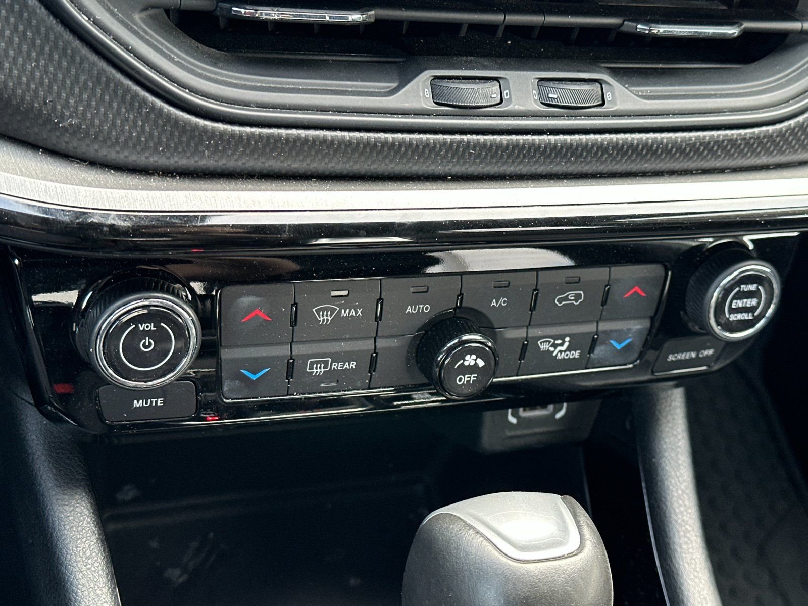 Used 2025 Silver Jeep Trailhawk image 19