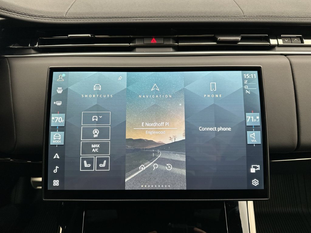 New 2027 Fuji White Land Rover Dynamic SE image 13