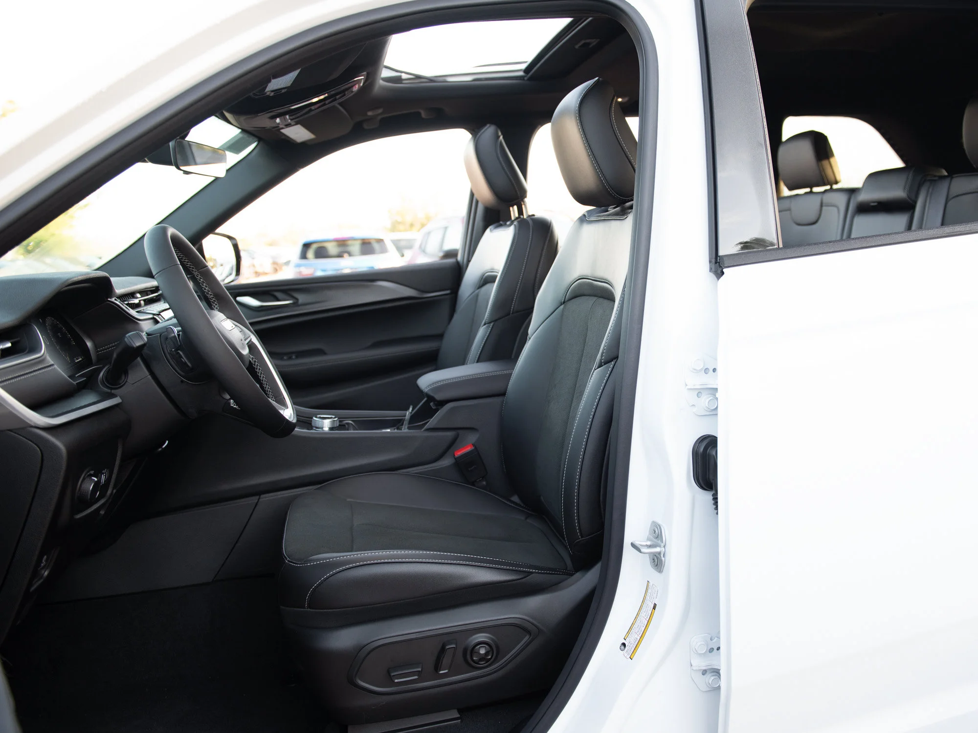 Used 2025 White Jeep Altitude* 4x4, Sunroof, Remote Start, Trailer Tow Package image 19