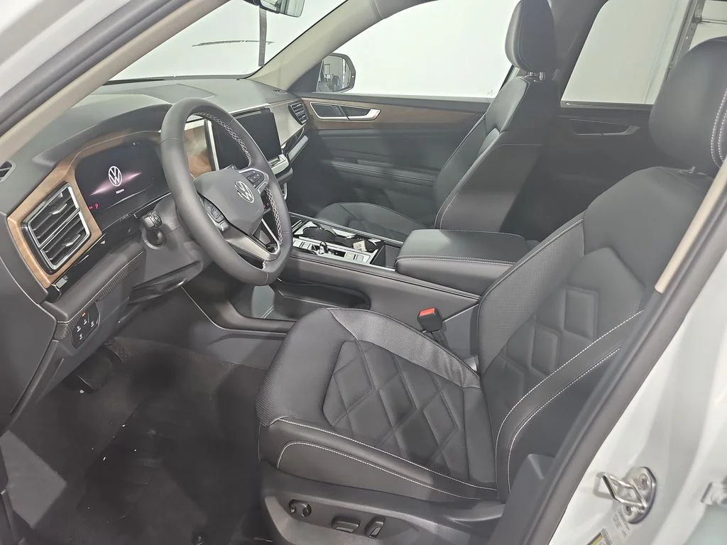 New 2026 White/off-white Volkswagen SE w/Technology image 9