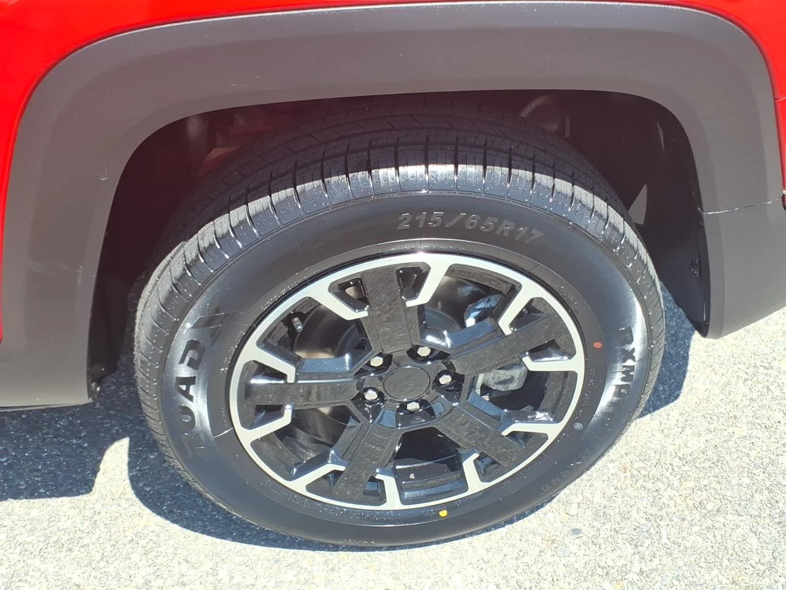 Used 2023 Colorado Red Jeep Latitude image 9