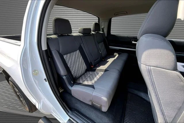 Used 2018 White Toyota SR5 image 25